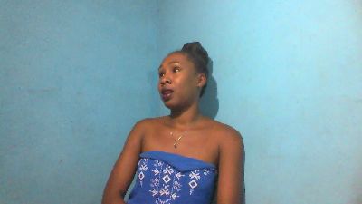 Laurinah live cam on Cam4