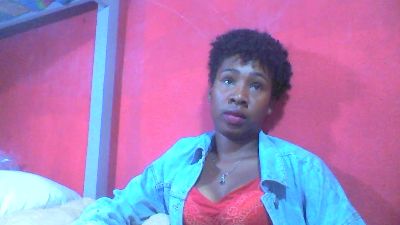 Laurinah live cam on Cam4