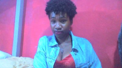 Laurinah live cam on Cam4