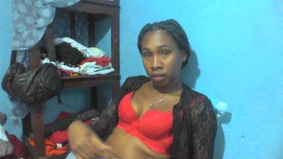 Laurinah live cam on Cam4