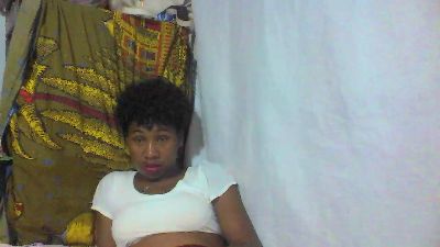 Laurinah live cam on Cam4