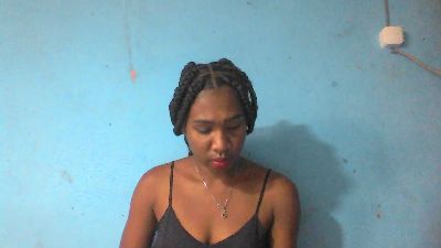 Laurinah live cam on Cam4