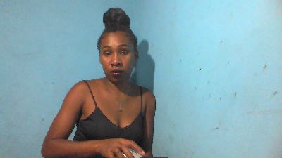 Laurinah live cam on Cam4
