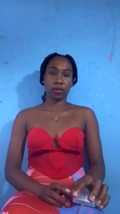 Laurinah live cam on Cam4
