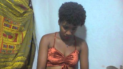 Laurinah live cam on Cam4