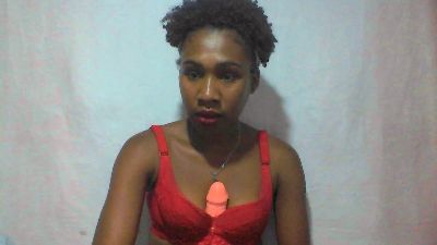 Laurinah live cam on Cam4