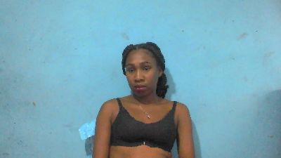 Laurinah live cam on Cam4
