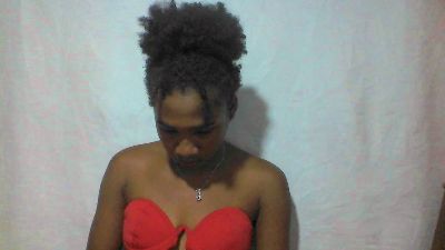 Laurinah live cam on Cam4