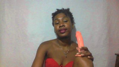 Laurinah live cam on Cam4