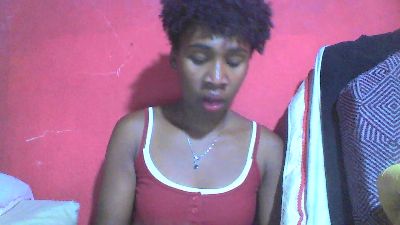 Laurinah live cam on Cam4