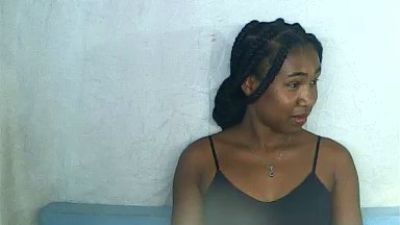 Laurinah live cam on Cam4