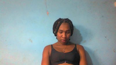 Laurinah live cam on Cam4