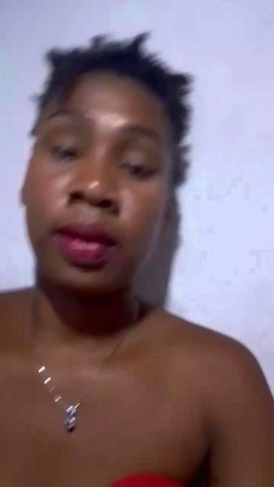 Laurinah live cam on Cam4