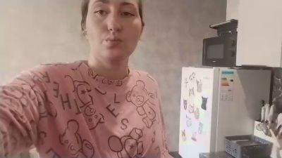 LaurynNagai live cam on Cam4