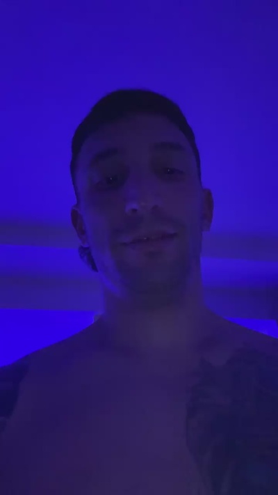 Lautaro2036 live cam on Cam4