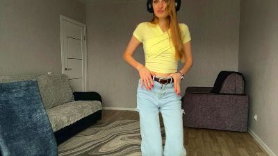 LaveniaEmswiler live cam on Cam4