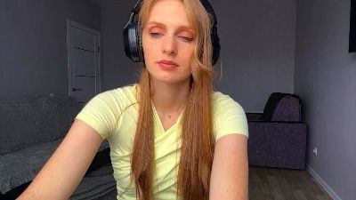 LaveniaEmswiler live cam on Cam4