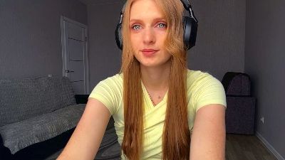 LaveniaEmswiler live cam on Cam4