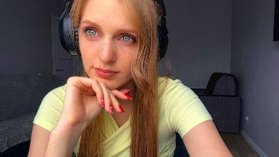 LaveniaEmswiler live cam on Cam4