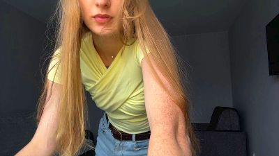 LaveniaEmswiler live cam on Cam4