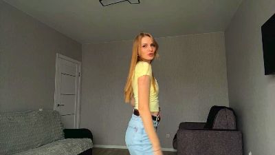 LaveniaEmswiler live cam on Cam4