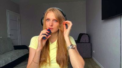 LaveniaEmswiler live cam on Cam4