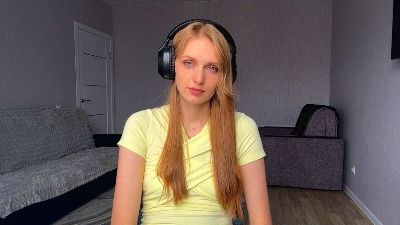 LaveniaEmswiler live cam on Cam4