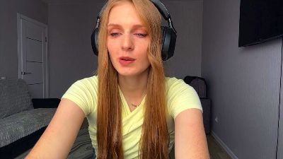 LaveniaEmswiler live cam on Cam4