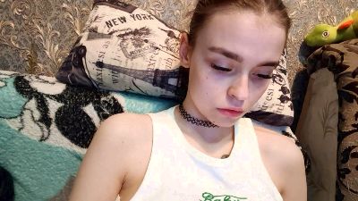LawanaHives live cam on Cam4