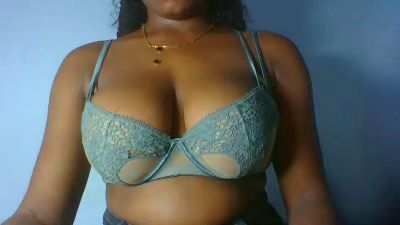 Laylah21 live cam on Cam4