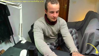 Layneinchains live cam on Cam4