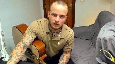 Layneinchains live cam on Cam4
