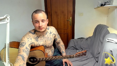 Layneinchains live cam on Cam4