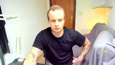 Layneinchains live cam on Cam4
