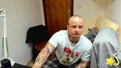 Layneinchains live cam on Cam4