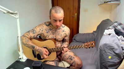 Layneinchains live cam on Cam4