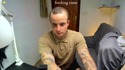 Layneinchains live cam on Cam4
