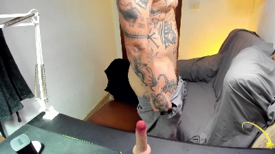 Layneinchains live cam on Cam4