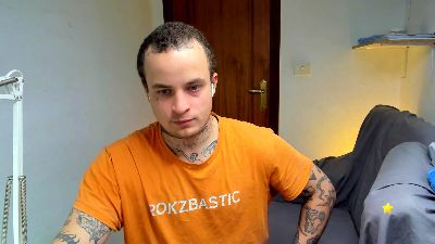 Layneinchains live cam on Cam4