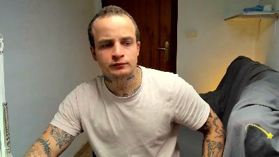 Layneinchains live cam on Cam4