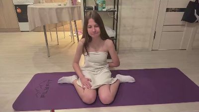LeahDoebler live cam on Cam4