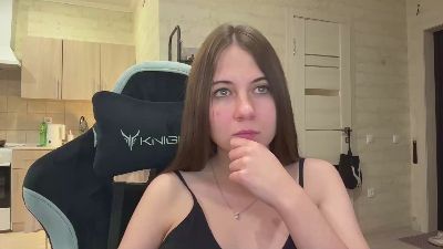 LeahDoebler live cam on Cam4
