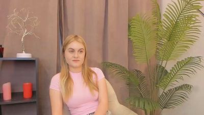 LeandraBachtell live cam on Cam4