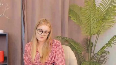 LeandraBachtell live cam on Cam4
