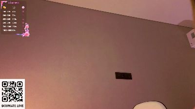 LeannaSwogger live cam on Cam4