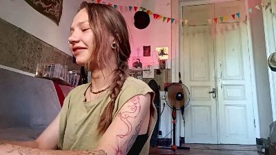 LeannaSwonger live cam on Cam4
