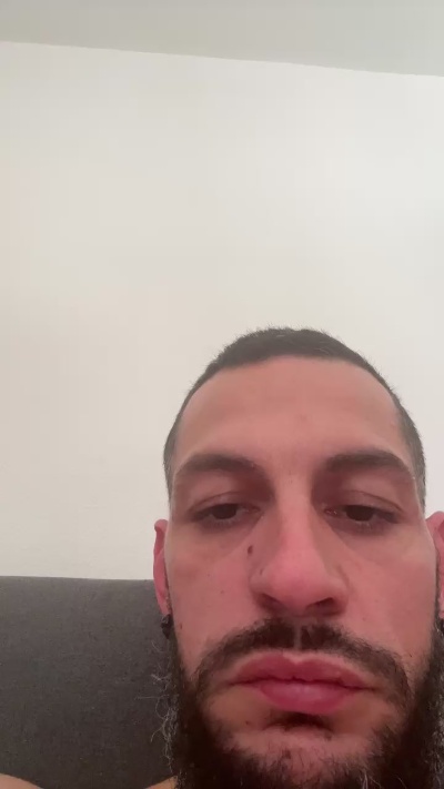 Lebarbudu38 live cam on Cam4