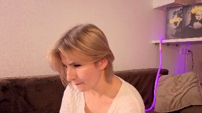 LeeanneBozelle live cam on Cam4