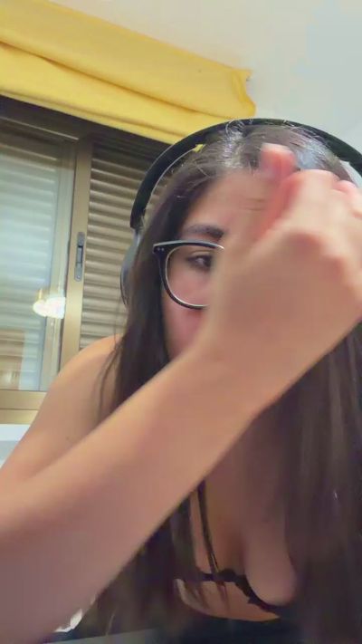 Leia live cam on Cam4