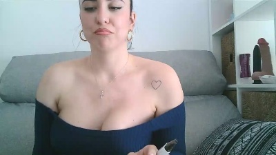 LeilaCG28 live cam on Cam4